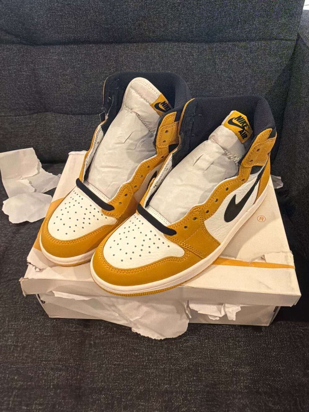 8M - Nike Air Jordan 1 Retro High OG Yellow Ochre